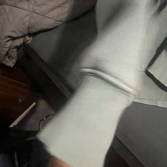 Aritzia Tna sweater - Picture 7 of 8